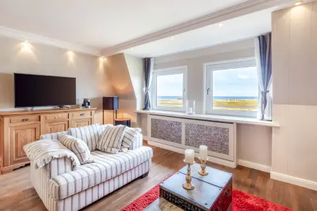 Gemütliches Zimmer im Hotel Stadt Hamburg mit Sofa, TV und Meerblick.