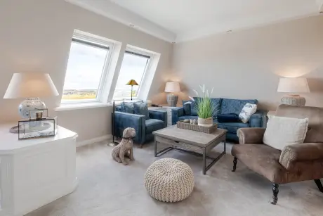 Gemütliches Hotelzimmer im Hotel Stadt Hamburg mit moderner Einrichtung und malerischen Blick.